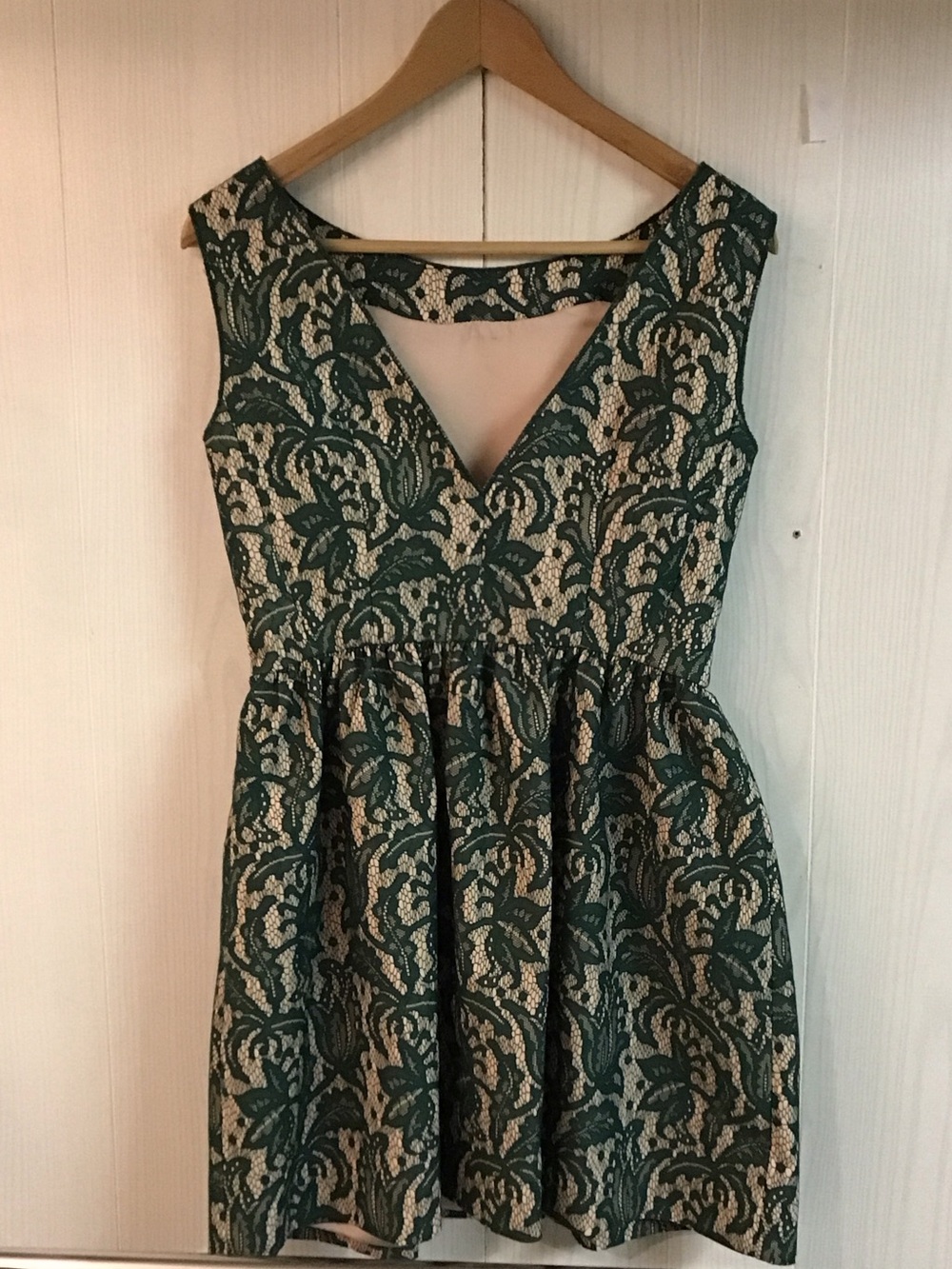 ♥️5/25$ Sleeveless Green and Cream Lace-Pattern Fit & Flare Dress